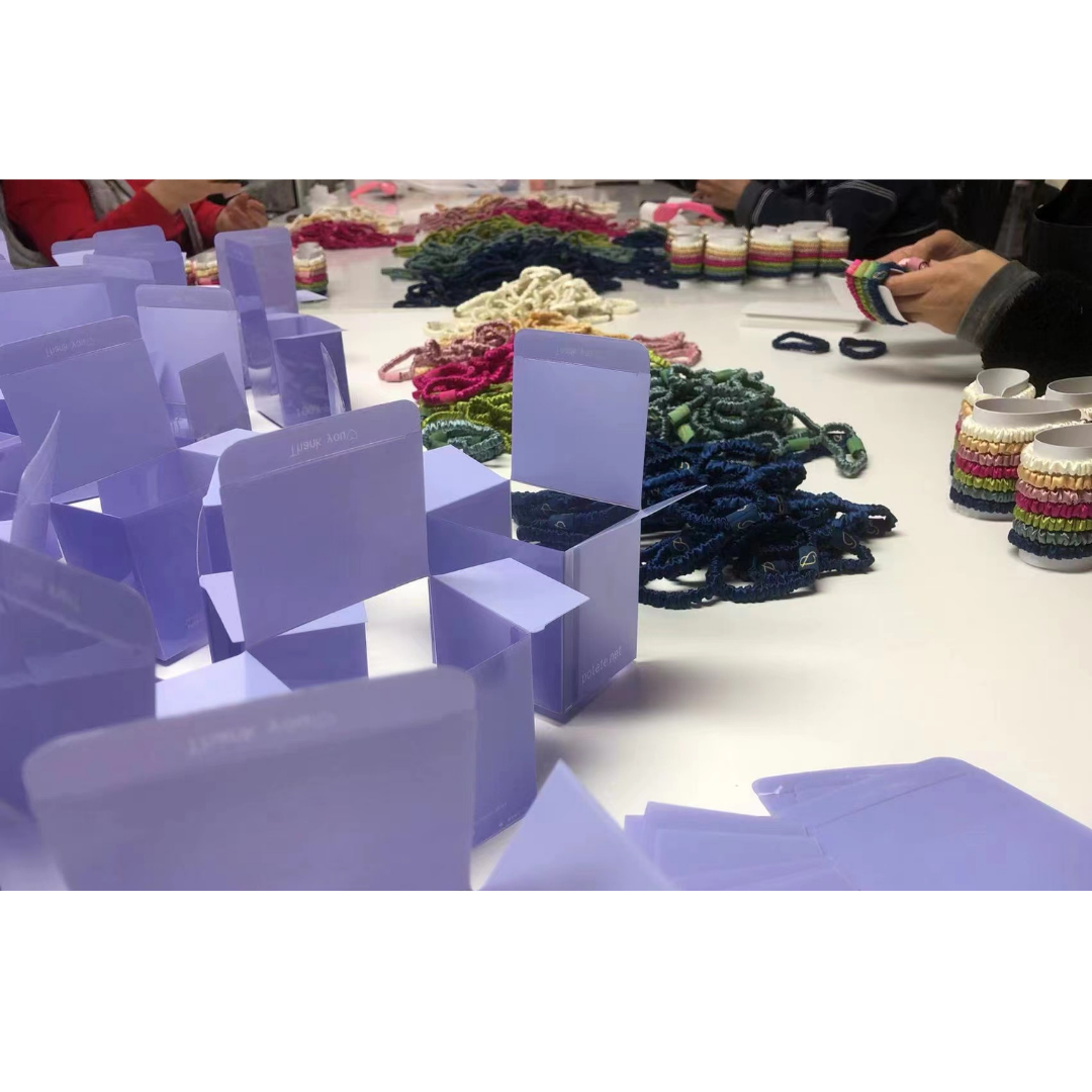 making silk scrunchie, packing