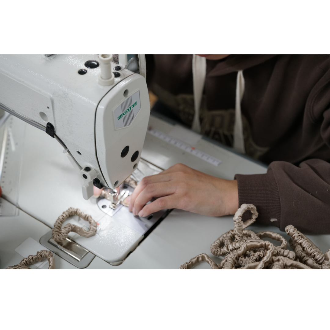 making silk scrunchies, connecting stitching